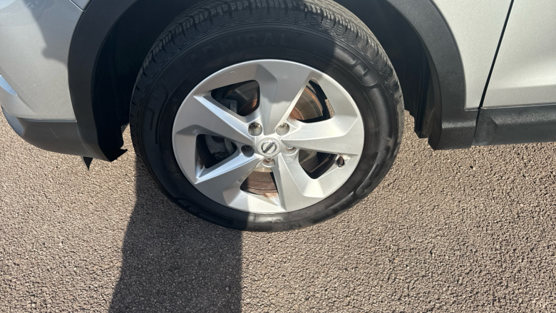 Nissan Qashqai 1.3 DiG-T Acenta Premium 5dr Petrol Hatchback